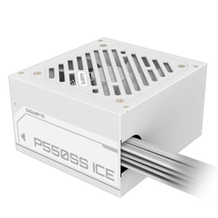 Fuente Gigabyte GP-P550SS ICE de 550W con certificación 80 PLUS Silver. Estable y eficiente para PCs de gama media, con conectores completos y construcción confiable.